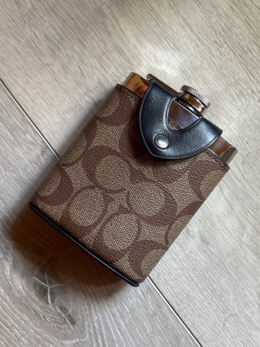 ✨ COACH Flask in Signature Canvas ✨